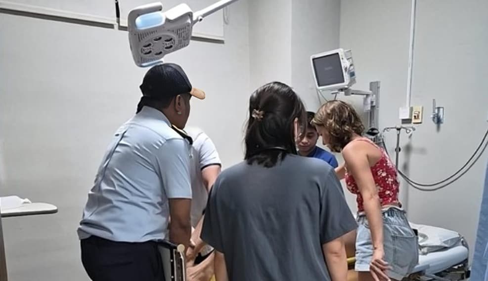 Italian Tourist Injured After Jumping From Boat in Labuan Bajo Waters