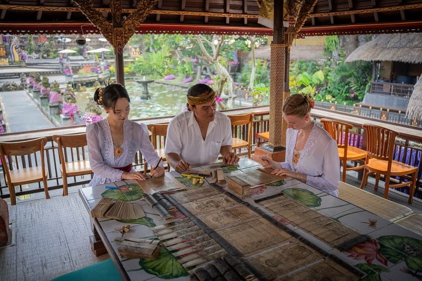 Café Lotus: Ubud's Historic Temple Dining with Traditional Dance Shows