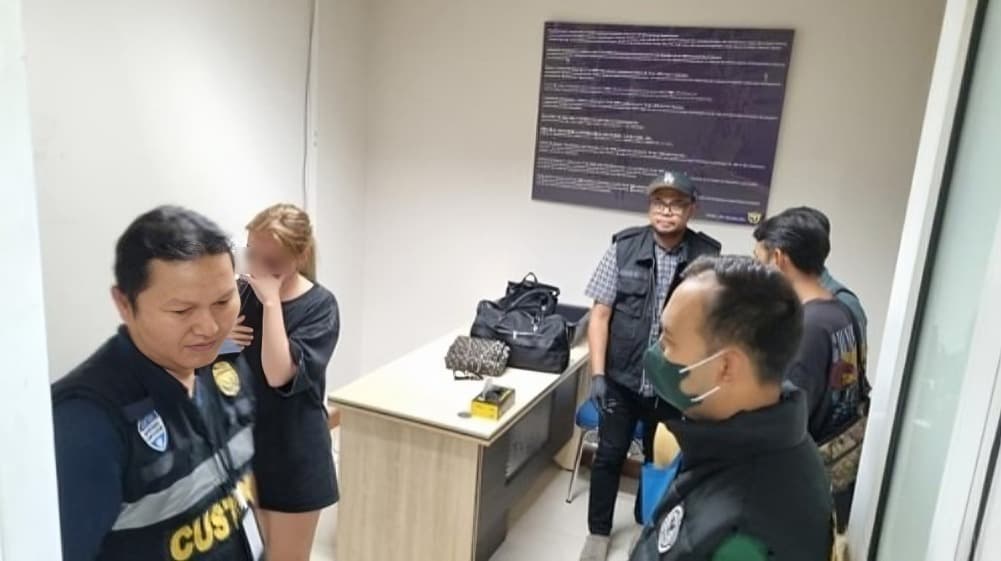 Drug Smuggling Attempt Thwarted: Woman Arrested at Bali Airport
